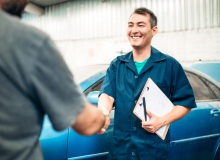 Mechanic shakes customer's hand | Getty Images, ferrantraite