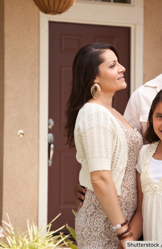 Hispanic family standing outside | Shutterstock, Andy Dean Photography
